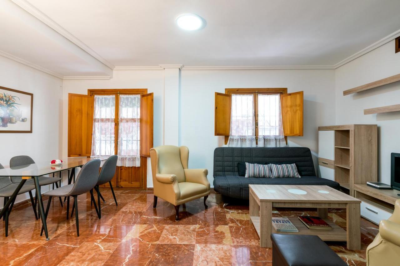 Holi-Rent Estrella Apartment Севиля Екстериор снимка