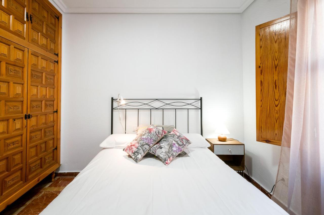 Holi-Rent Estrella Apartment Севиля Екстериор снимка