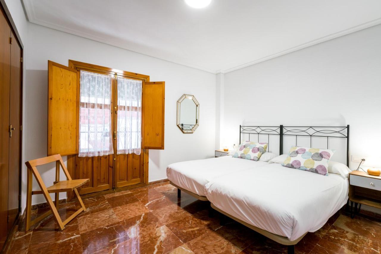 Holi-Rent Estrella Apartment Севиля Екстериор снимка
