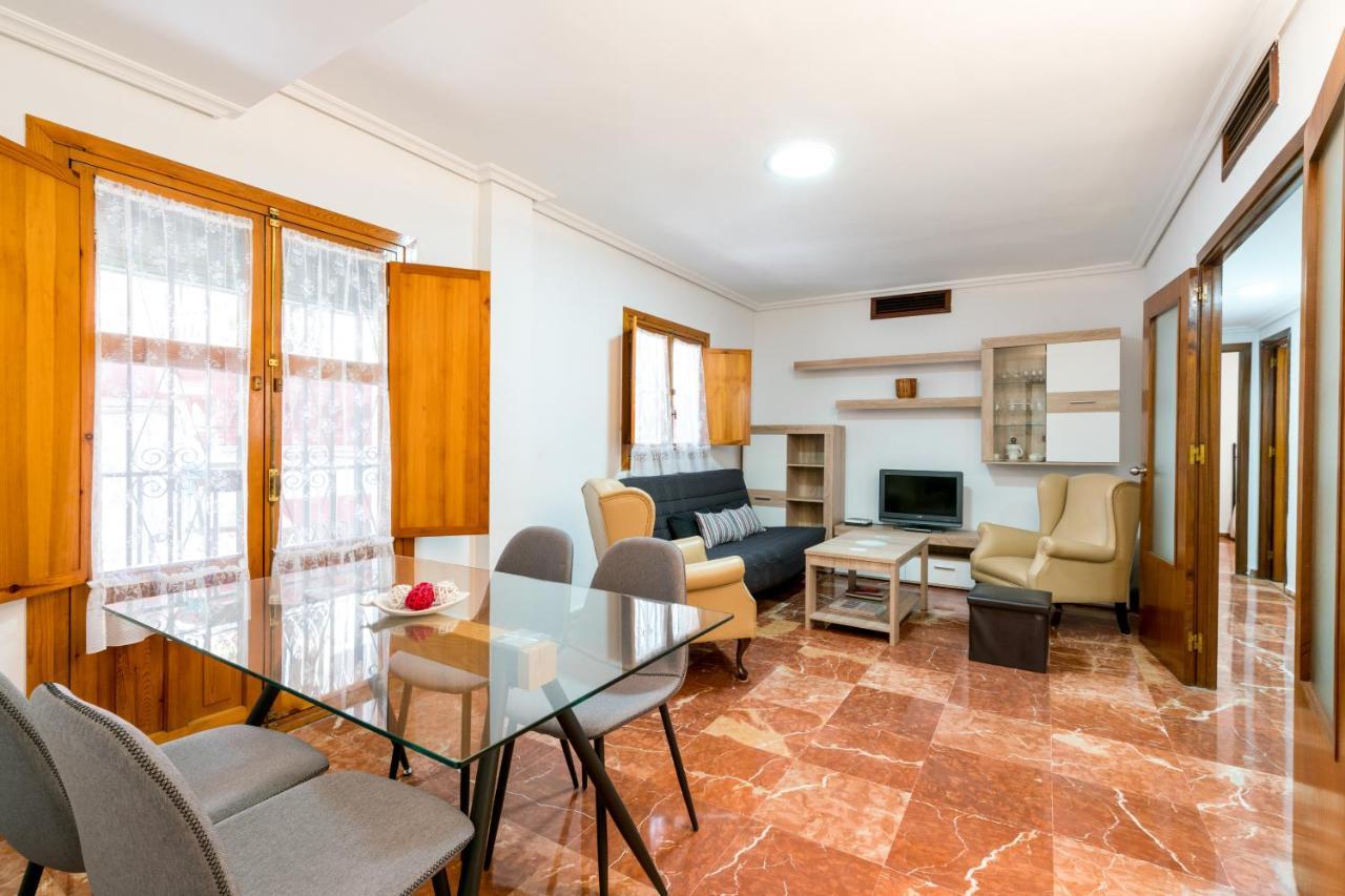 Holi-Rent Estrella Apartment Севиля Екстериор снимка