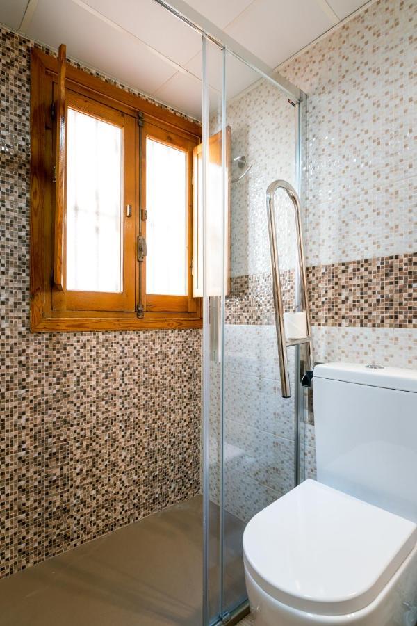 Holi-Rent Estrella Apartment Севиля Екстериор снимка